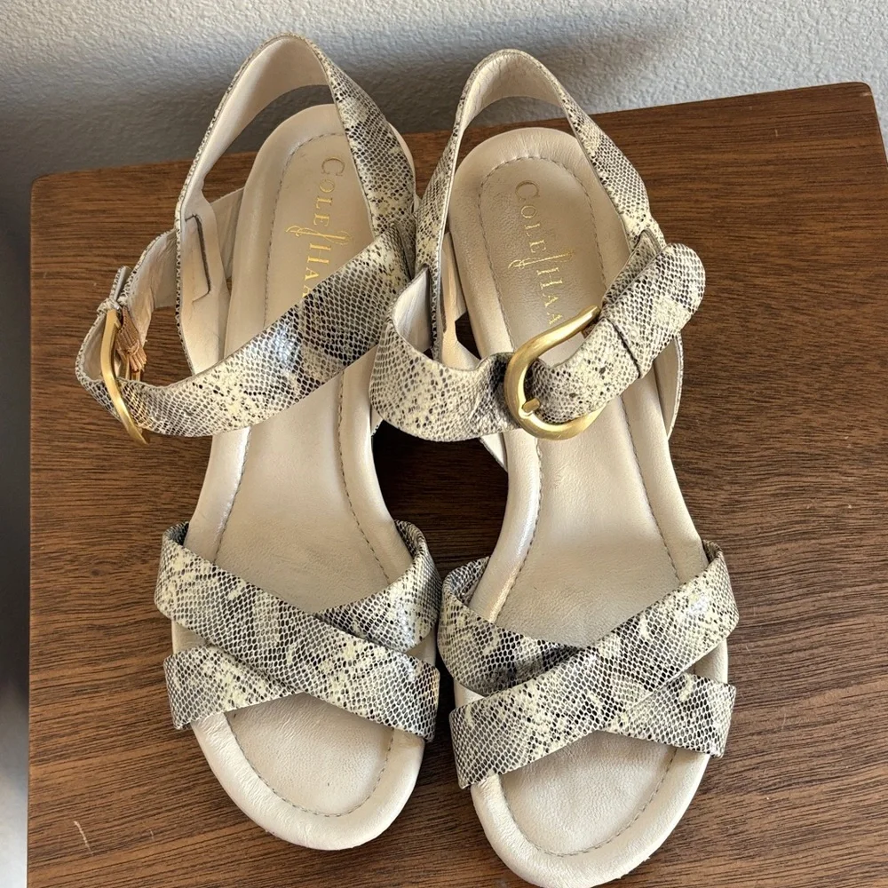 Cole Haan Tali Snakeskin Sandals with Gold Buckle Nike Air Cushion Women’s 7.5 B
